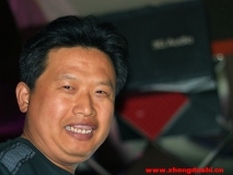 新到手的小痰盂，找個(gè)帥哥試鏡