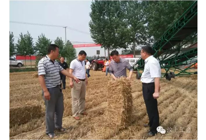 縣總工會做好包保種糧大戶秸稈禁燒工作
