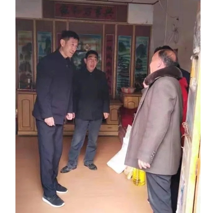 汶上縣人民政府 部門動態(tài) 縣統(tǒng)計局黨組書記、局長徐保平到白莊村走訪慰問困難群眾
