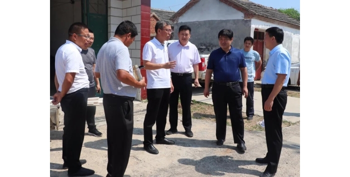 縣政府副縣長布方鋒督導農(nóng)村改廁后續(xù)管護、城鄉(xiāng)環(huán)衛(wèi)一體化和冬季清潔取暖工作