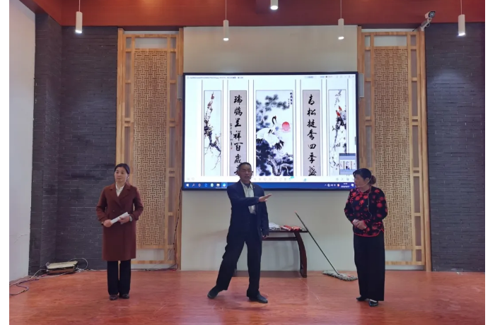 市委宣傳部副部長(zhǎng)馬漢濤、新華社記者張昕怡一行到次邱鎮(zhèn)調(diào)研采訪新時(shí)代文明實(shí)踐“鄉(xiāng)土 ...